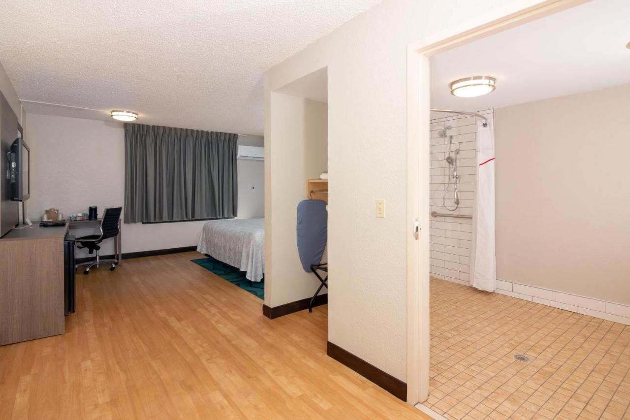Hotel Red Roof Miami Airport 2*